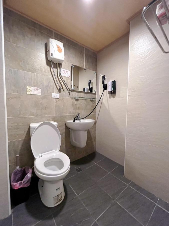 Ferienwohnung Fengchia Fun House Taichung Exterior foto