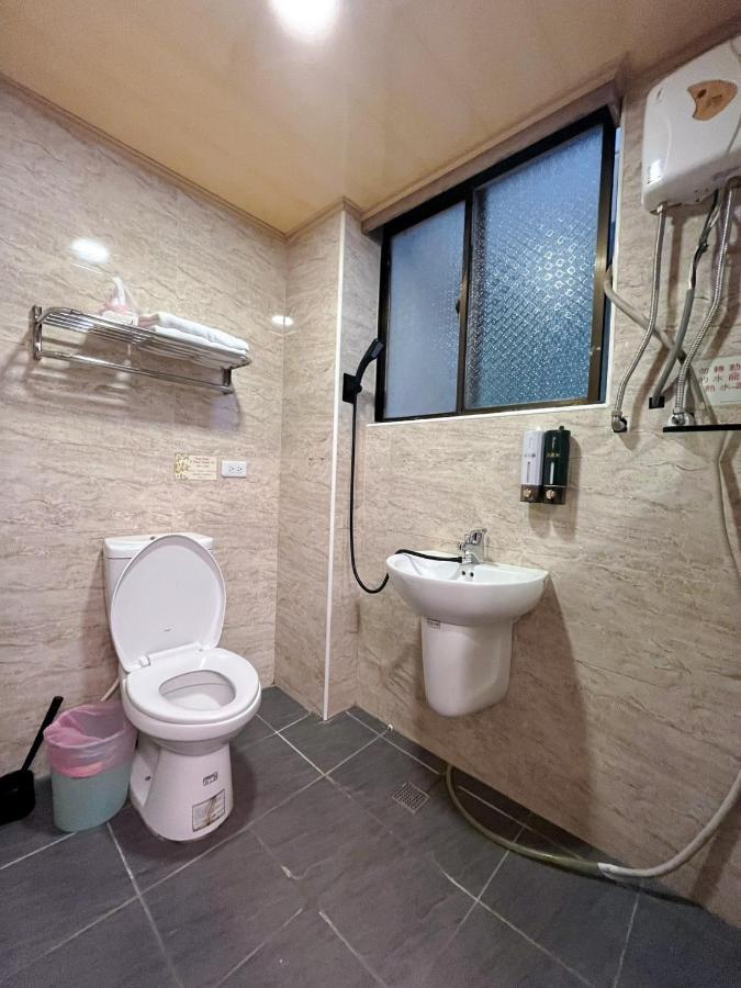 Ferienwohnung Fengchia Fun House Taichung Exterior foto